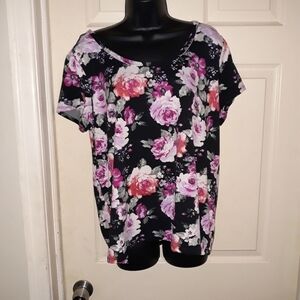 Eye candy size 1X floral top